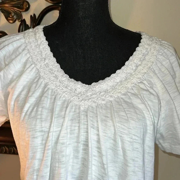 JM Collection Women’s 100% Crisp Summer White T-Shirt with Crochet Neckline - Picture 3 of 11